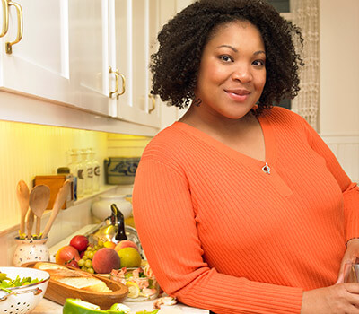 Woman with healthy skin standing in the kitchen